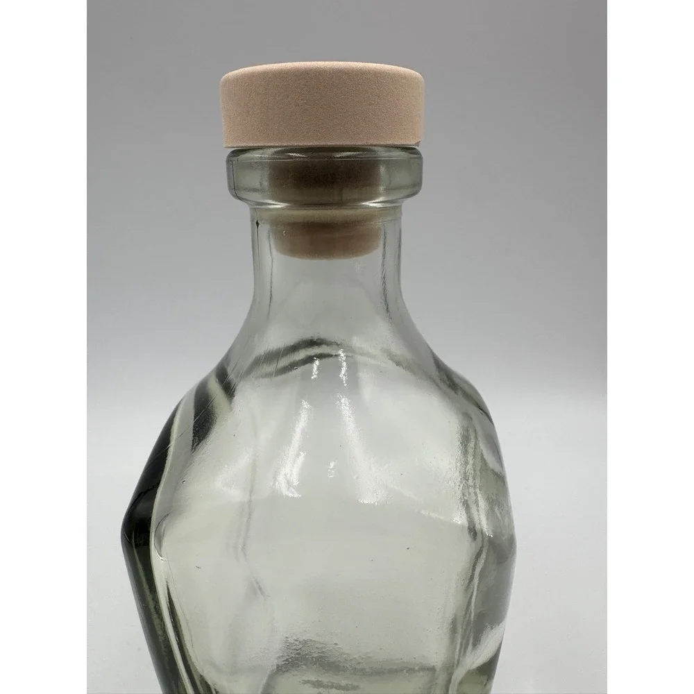 Clear Wavy Glass Decanter Bottle with Synthetic Cork Stopper Modern‎ Barware